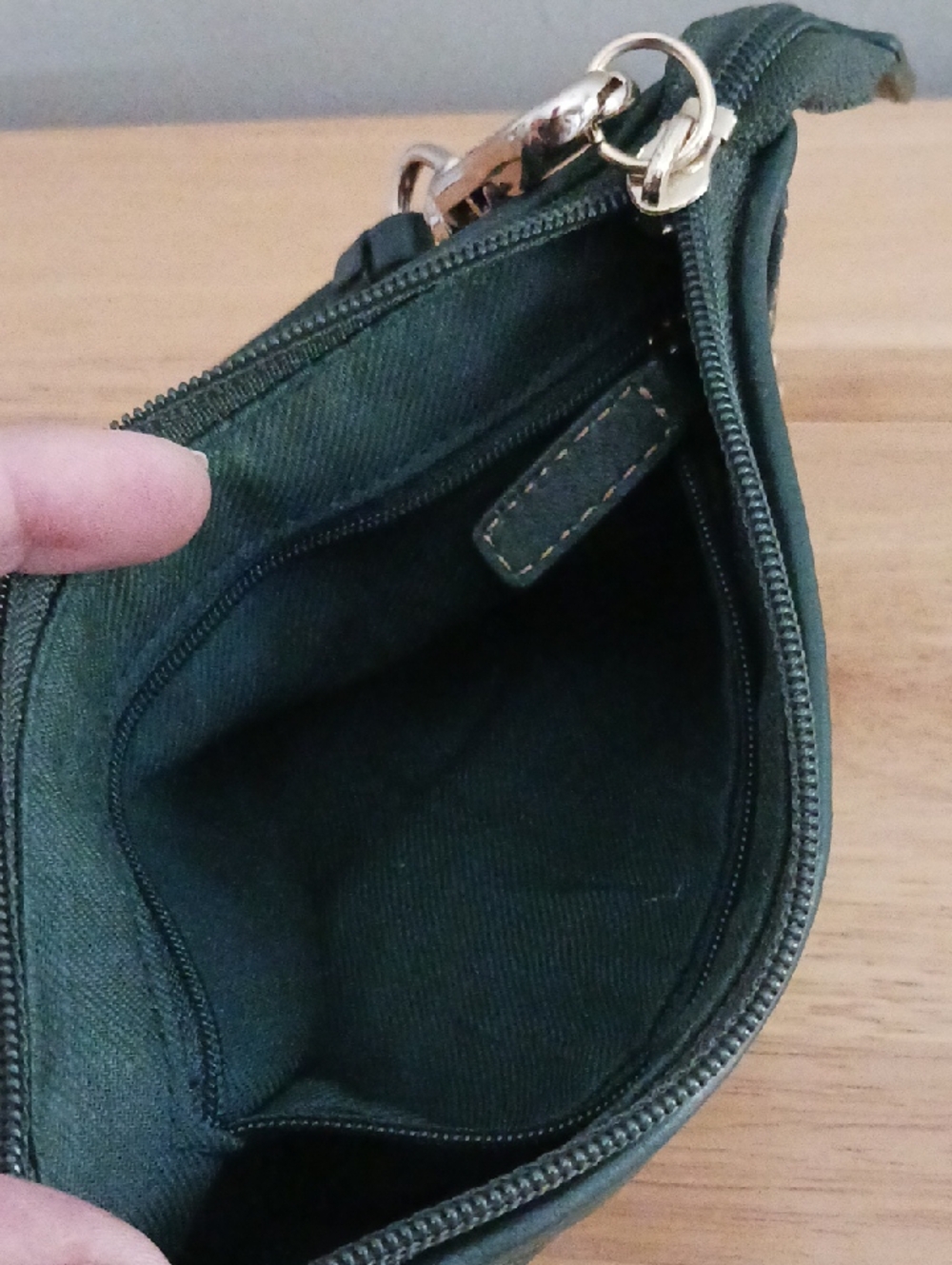 The Sak Green Leather Wristlet With Logo Charm - Picture 9 of 12
